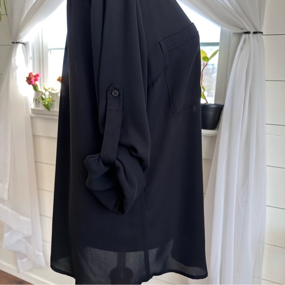 Express Black The Portofino Blouse.
Size: Large - Picture 4 of 7